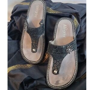 Alegria Carina Black Embossed Leather Thong Sandals Women 38 Flower Detail